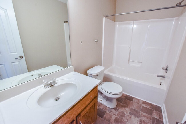 Building Photo - Pet Friendly Three Bedroom with Bonus!