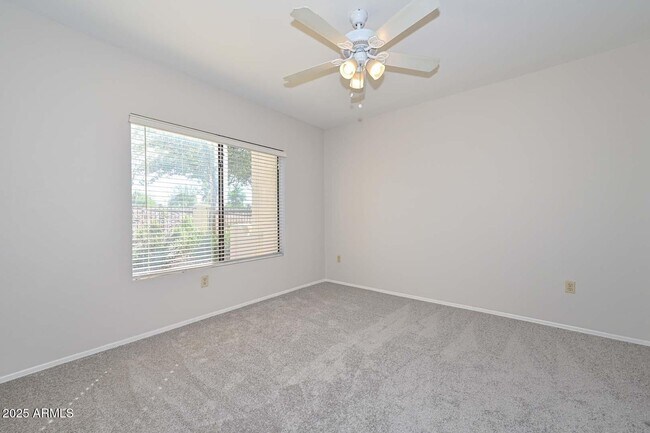 Building Photo - 750 E Northern Ave