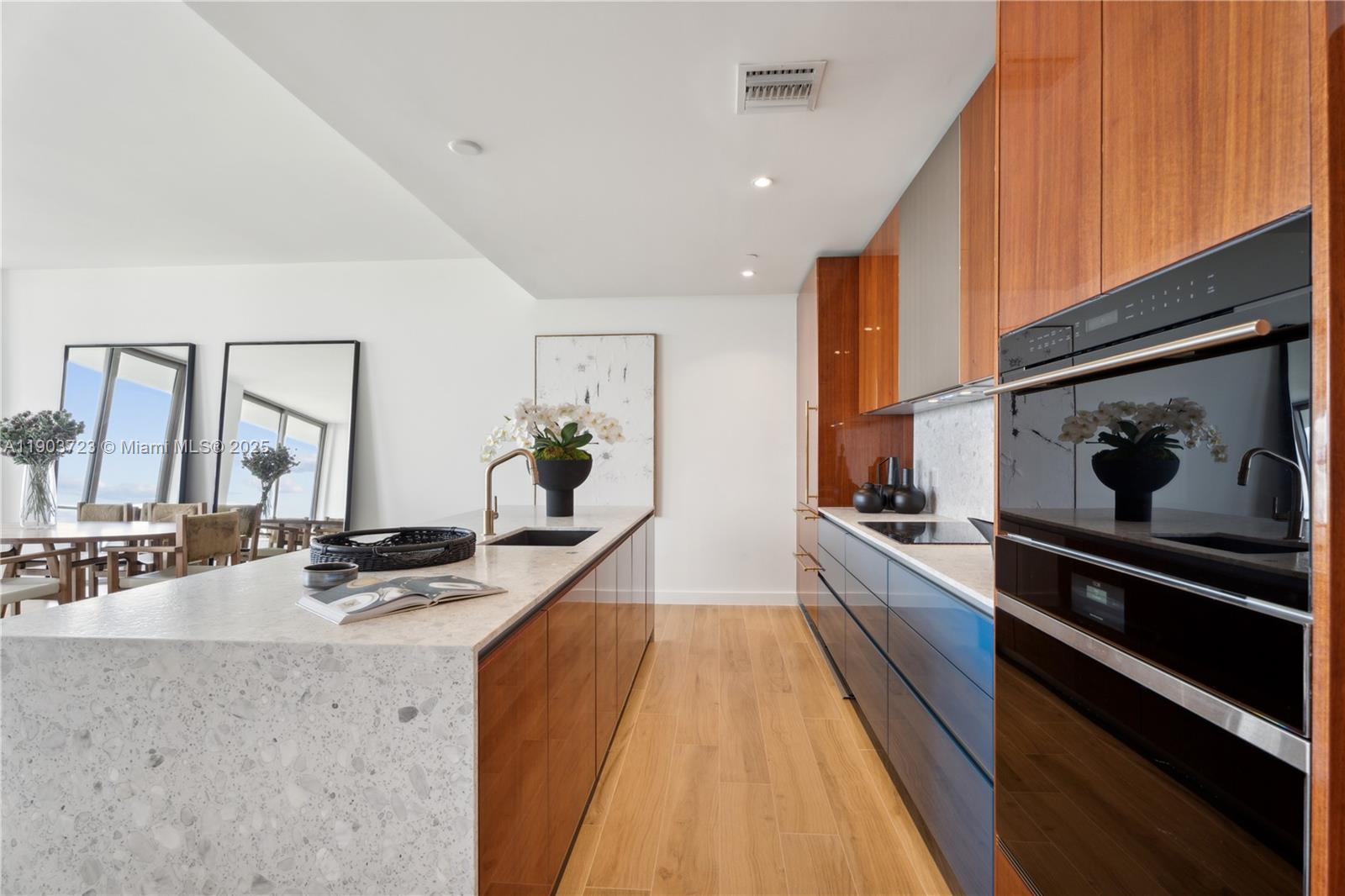 Building Photo - 2678 Tigertail Ave