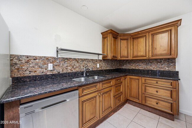 Building Photo - 12422 N Cherry Hills Dr E