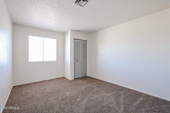 Building Photo - 10024 W Sells Dr