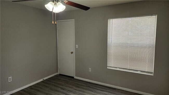 Building Photo - 555 E Silverado Ranch Blvd