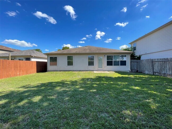 Building Photo - 208 Spruce Dr