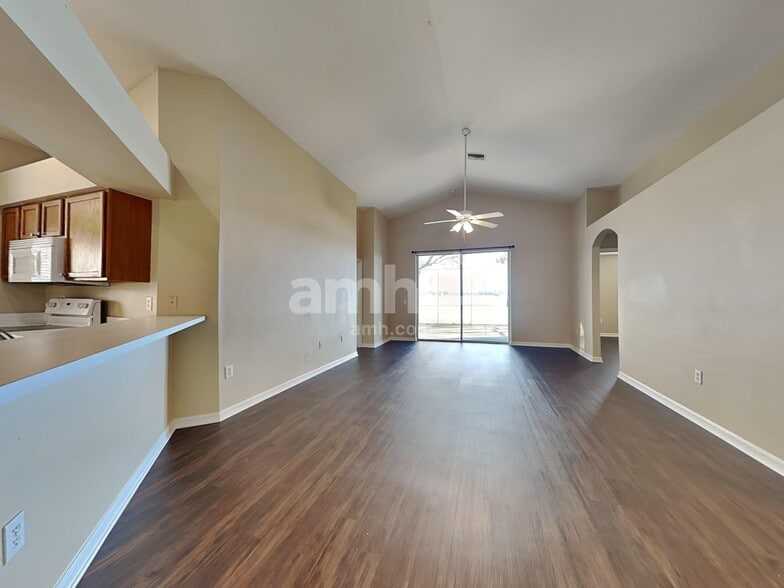 Building Photo - 12723 Lake Vista Dr