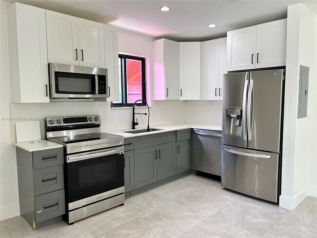 Building Photo - 911 79th Terrace