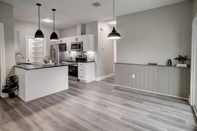 Building Photo - 123 S Kanaio Dr