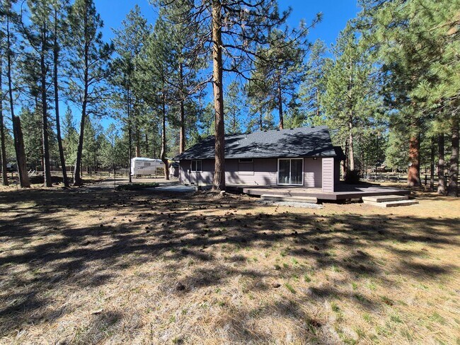 Building Photo - 3BR/2BA Retreat in Tollgate development - Sisters