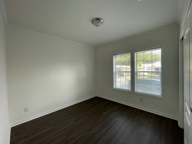 Building Photo - 5018 Windmill Manor Ave