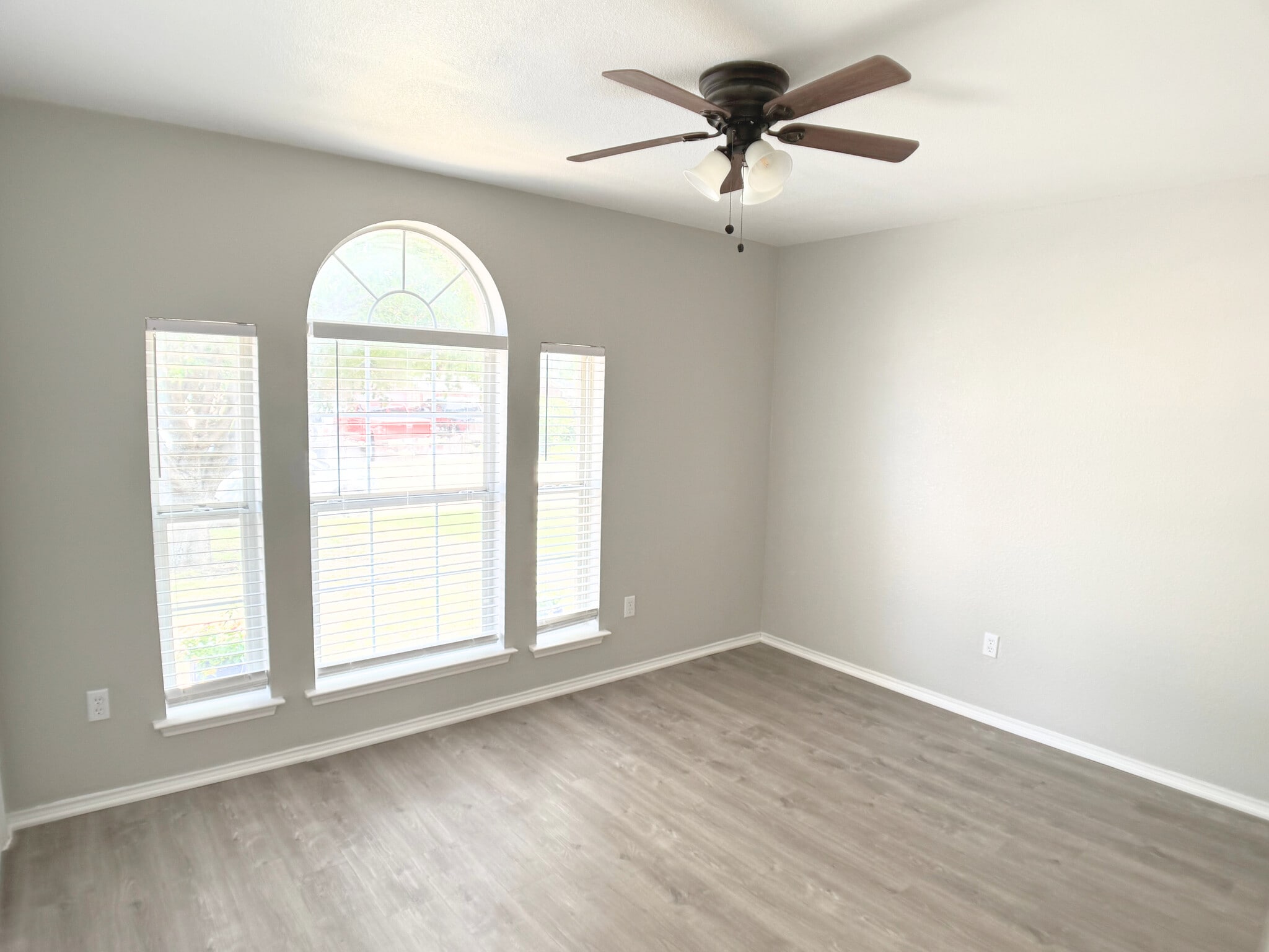 Building Photo - 3913 Periwinkle Dr