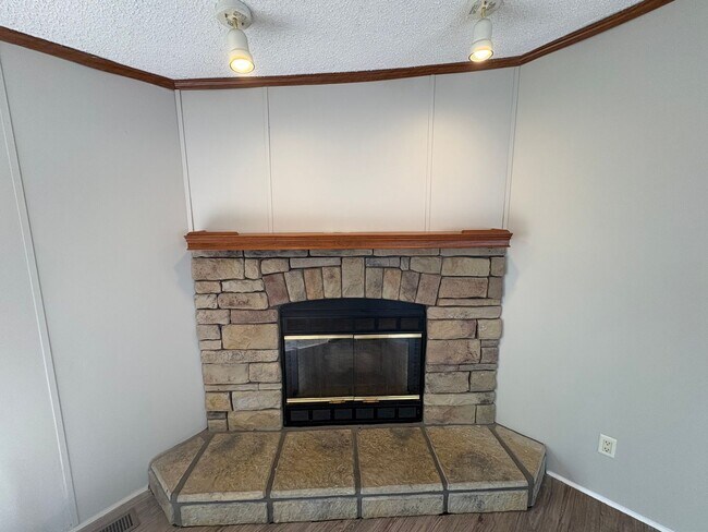 Building Photo - For Rent