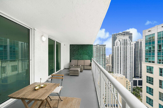 Building Photo - 1200 Brickell Bay Dr