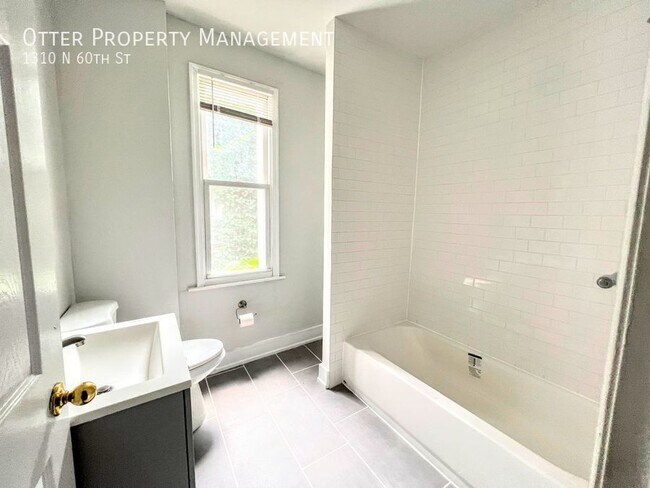 Building Photo - 1310 N 60th St