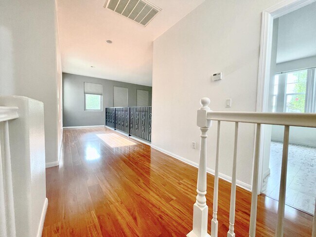 Building Photo - 1046 Strawberry Creek St