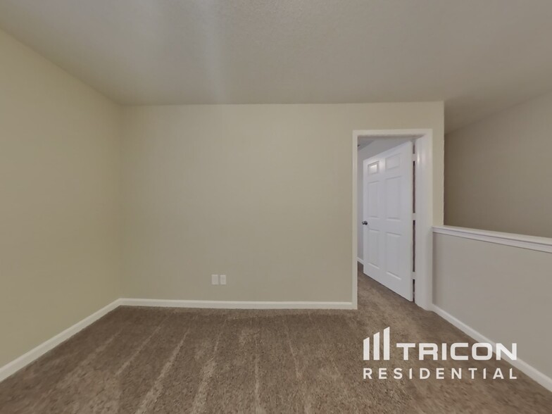 Building Photo - 3032 W Longbranch Dr