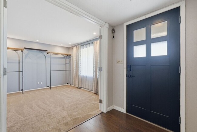 Building Photo - Mesa 4 Bed Single-Level Home • 2,044 Sq Ft • Oversized Yard • Stapley & McKellips