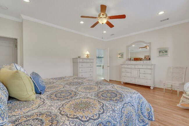 Building Photo - "Spacious Golf and Lagoon View 2 Bed, 2 Bath Rental Home in Sun City!