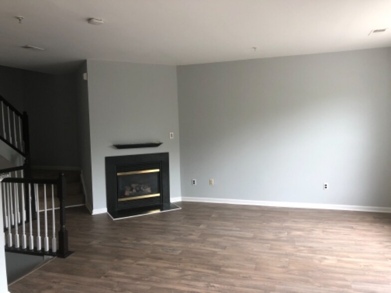 Building Photo - 14717 Hampshire Hall Ct