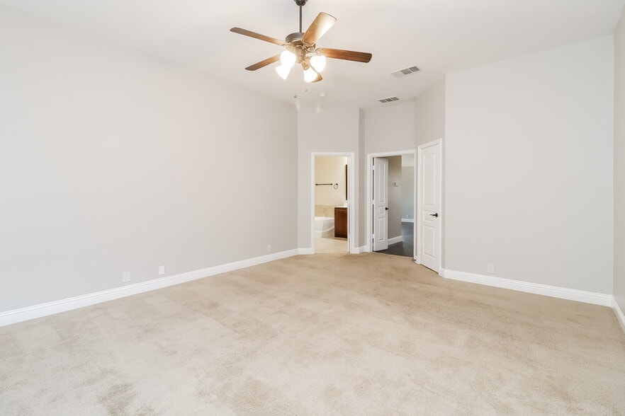 Building Photo - 429 Calvert Dr