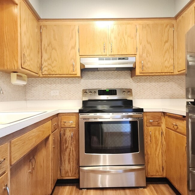 Building Photo - 10332 S Komensky Ave