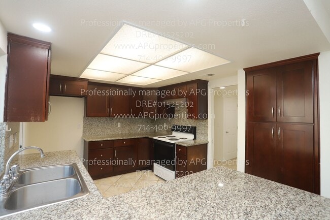 Building Photo - 17679 San Vicente St