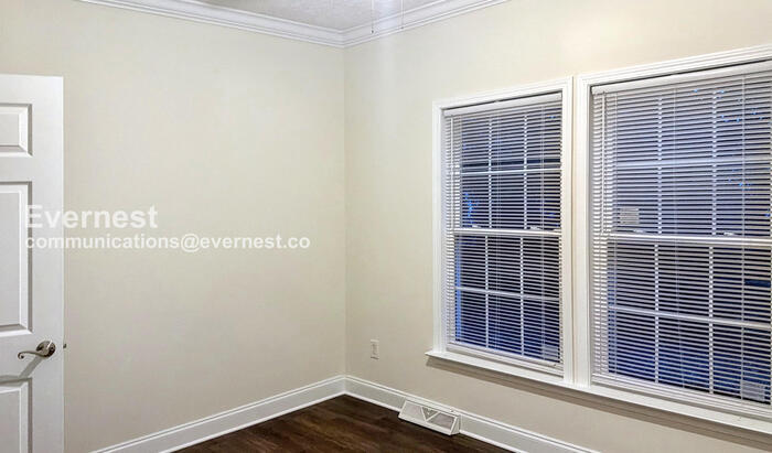 Building Photo - 1805 S Mayflower Dr