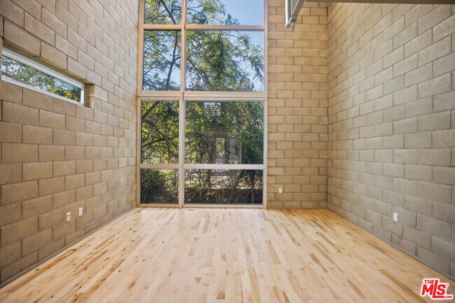 Building Photo - 3450 Cahuenga Blvd W