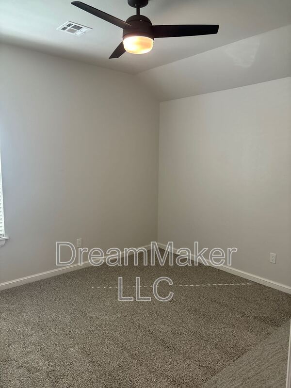 Building Photo - 1906 Holw Crst Ct