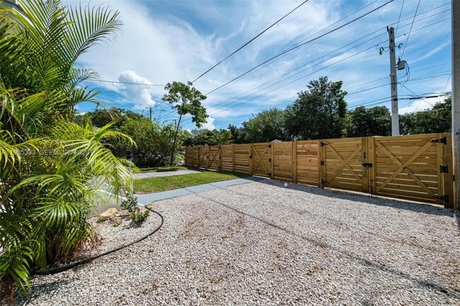 Building Photo - 5900 NW 5th Ct