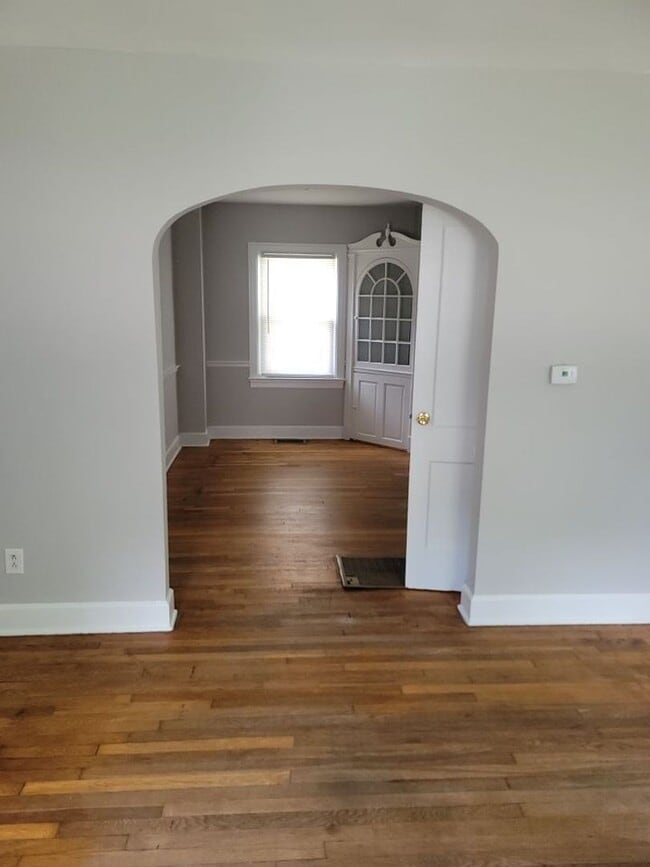 Building Photo - 1411 Hill St