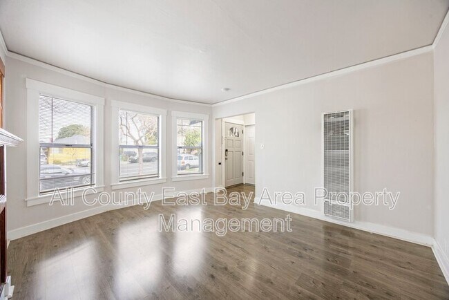 Building Photo - 1015 47th St