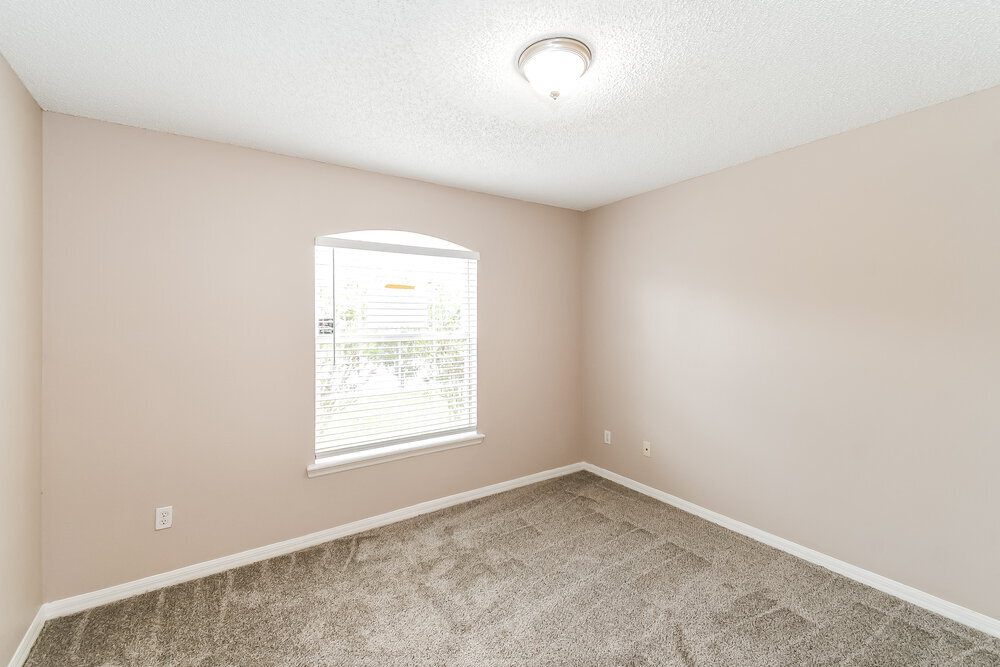 Building Photo - 10189 Carriage House Ct