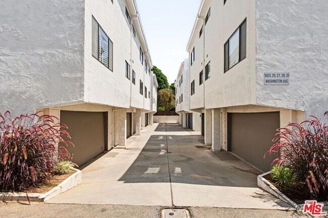 Building Photo - 954 20th St