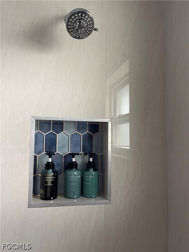 Building Photo - 624 SE 46th St