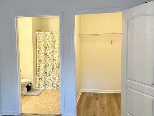 Building Photo - 3 Bed / 3 Bath Condo with Amenities on the 1ST Floor!