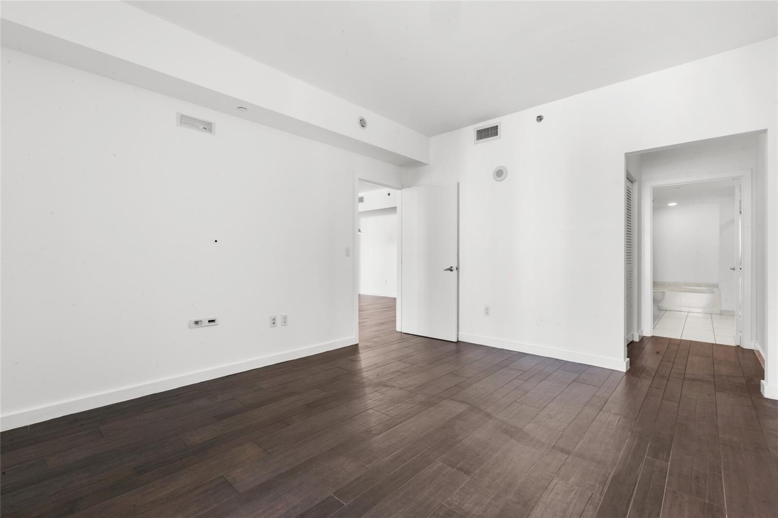 Building Photo - 951 Brickell Ave