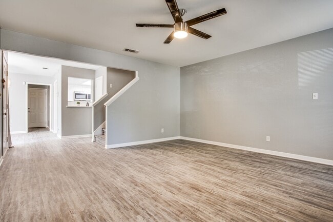 Building Photo - Gorgeous Upgraded 3 Bedroom 2.5 Bath with 2 car garage on Quiet Cul-De-Sac ---Eanes ISD!!
