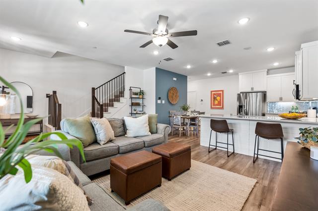 Building Photo - 2529 Barnwood Ln