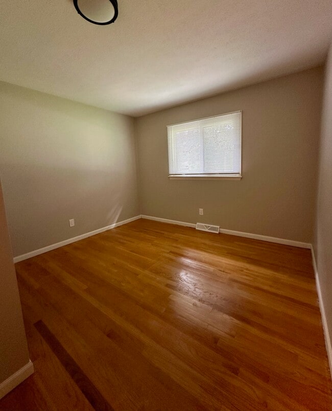 Building Photo - 4016 Alice Ave