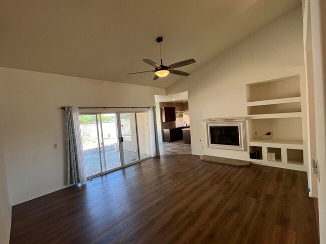Building Photo - 40180 Eastwood Ln