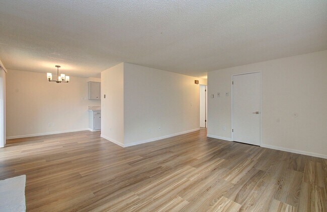 Building Photo - Heenan 2918-2920