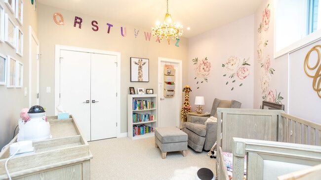 Building Photo - 1947 W Diversey Pkwy