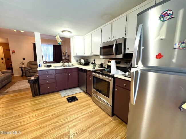 Building Photo - 48 Wake Robin Rd