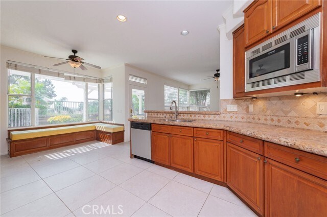 Building Photo - 22661 White Oaks
