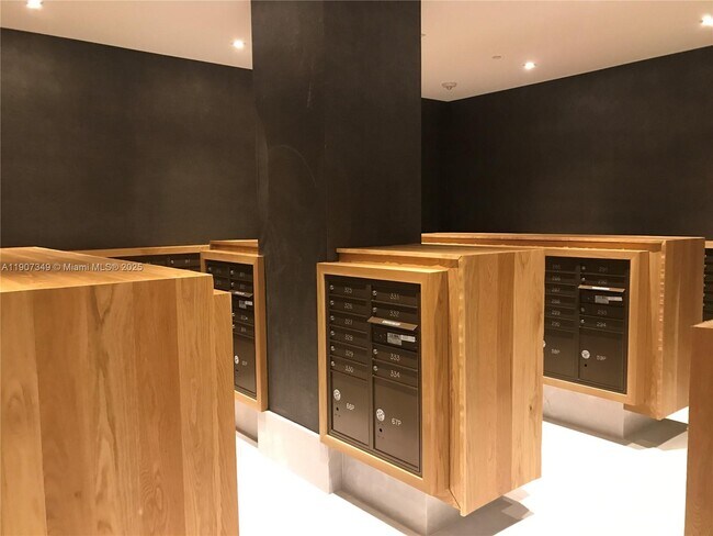 Building Photo - 1010 Brickell Ave