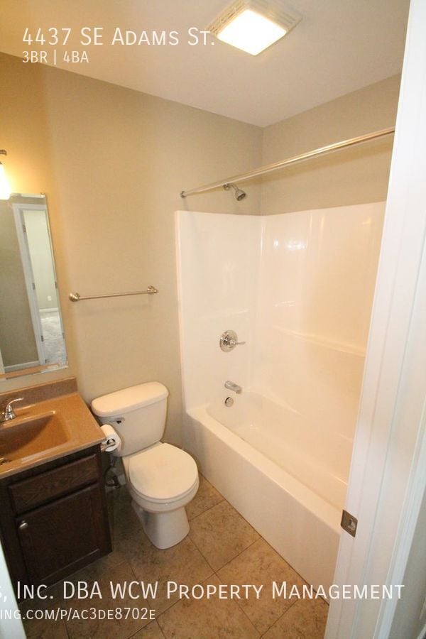 Building Photo - 4437 SE Adams St