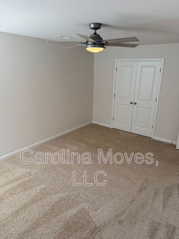 Building Photo - 555 Yellow Fox Rd