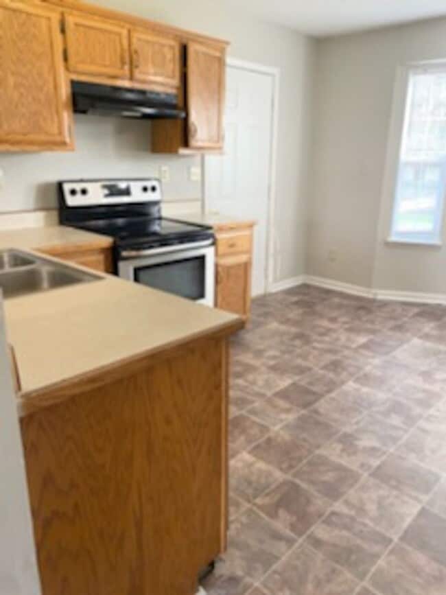 Building Photo - Cute Single Family Home