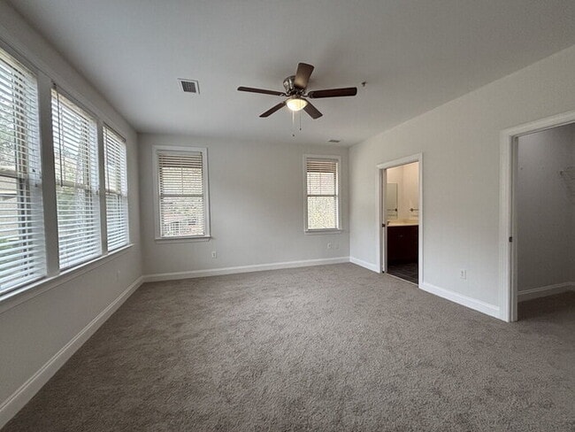 Building Photo - 5565 Colonial Chatsworth Cir