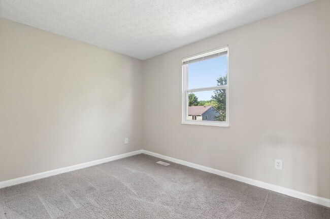 Building Photo - 953 S Spring Rd