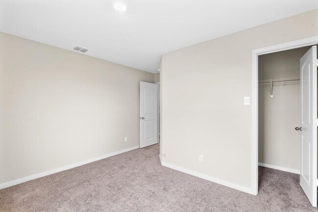 Building Photo - 719 Wonderland Trail